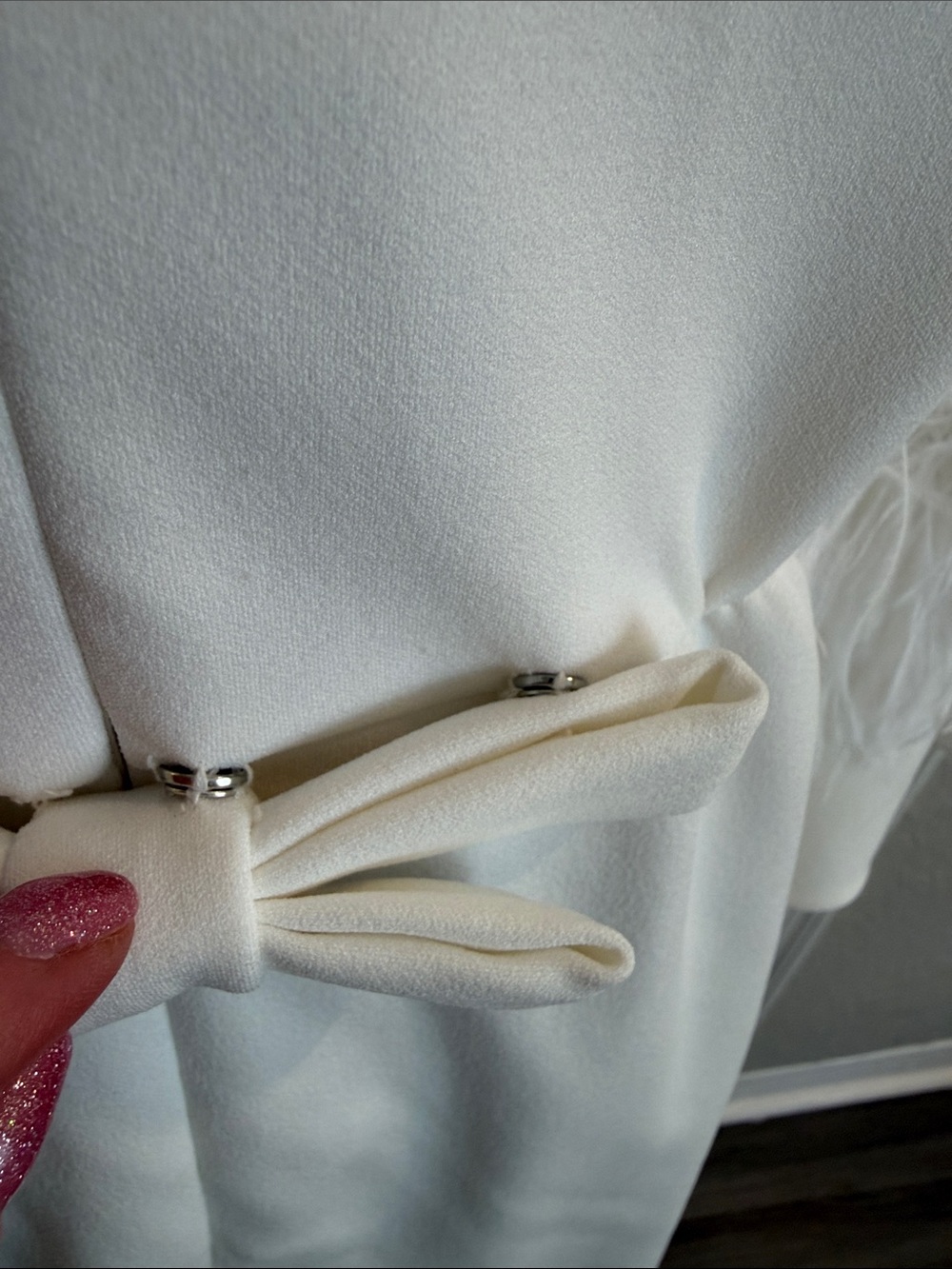 Adrianna Papell white mini dress with 3/4 sleeves with feather accents bow SZ 6 - Picture 8 of 11